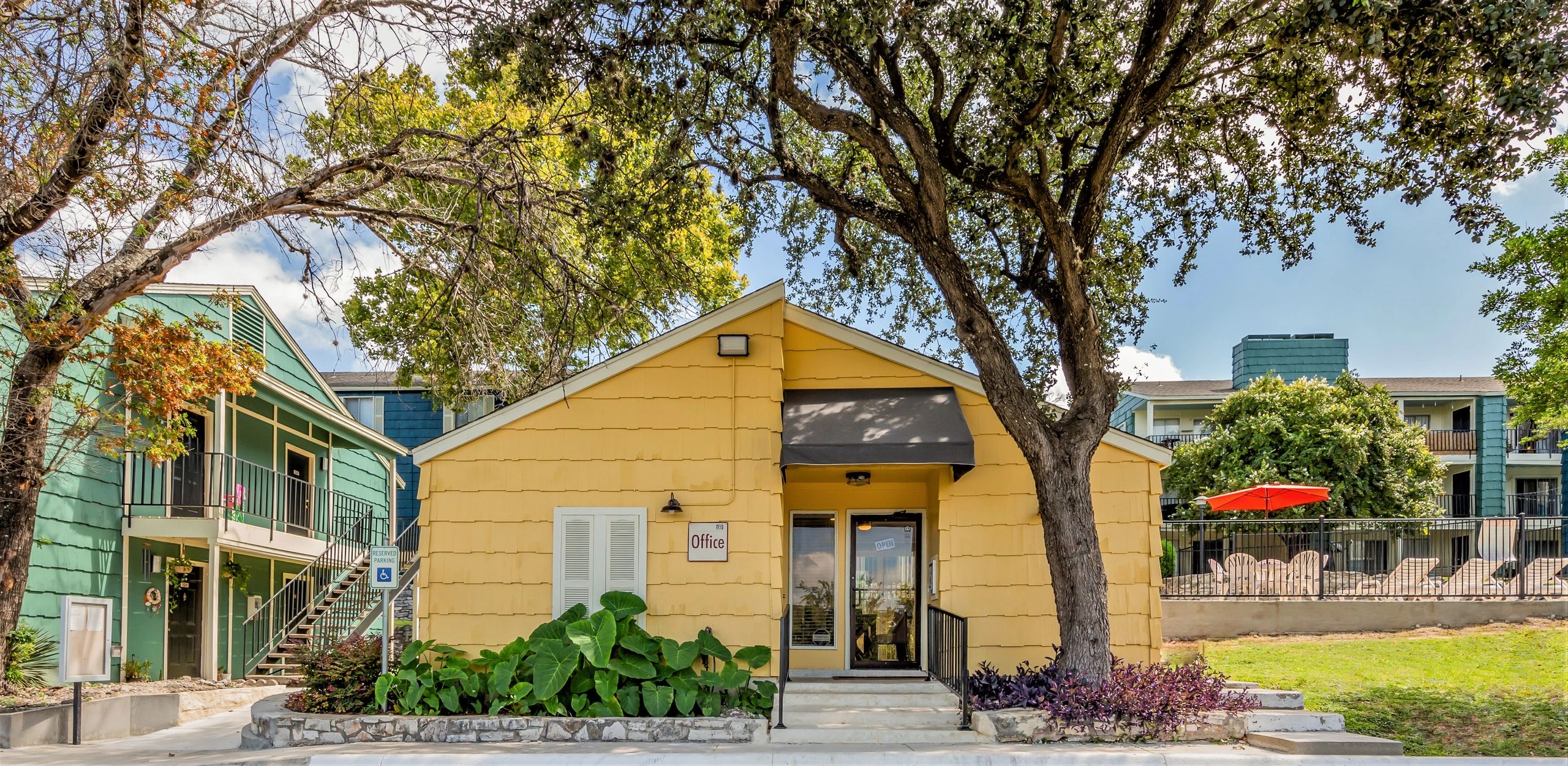 VINEYARD GARDEN APARTMENTS in San Antonio, Texas